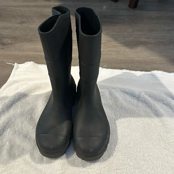 Costco rubber boots hotsell